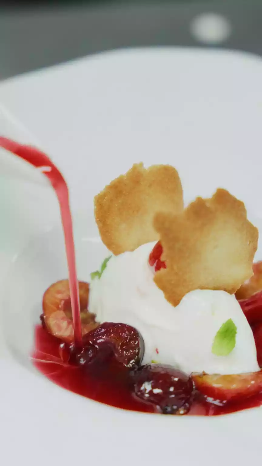 Receta de Infusión de cerezas del jerte con helado de yogur